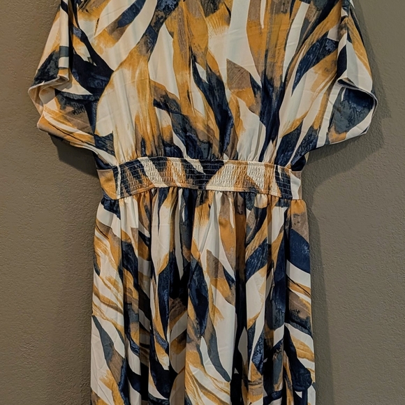 Abstract Patterned Midi Dress - Picture 5 of 5